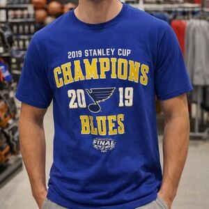Men’s 2019 NHL Stanley Cup Champions St. Louis Blues Graphic Tee Size Medium